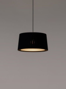 подвесной светильник с чёрным абажуром классической формы