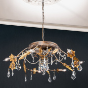 многоламповая люстра с декоративными кронштейнами и кристальными подвесками в серебристо-золотой отделке