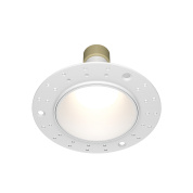 встраиваемый потолочный светильник белого цвета с утопленным источником света