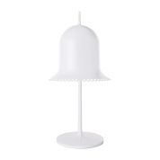 настольная лампа с куполообразным плафоном белого цвета