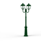 уличный фонарный столб с тремя плафонами