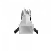 встраиваемый потолочный светильник даунлайт квадратная рамка с радиатором IP44