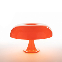 0056050A Artemide Nesso настольная лампа с полусферическим абажуром из прозрачного пластика оранжевого цвета