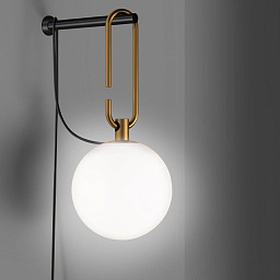 1277010A Artemide Nh настенный светильник с матовым стеклянным шаром на металлическом кронштейне