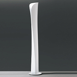 1361020A Artemide Cadmo торшер с изогнутым корпусом и направленным вверх световым потоком