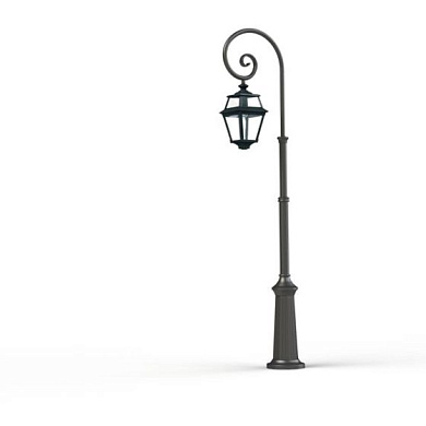 уличный фонарь с тёмно-зелёным корпусом и подвесным плафоном на кронштейне