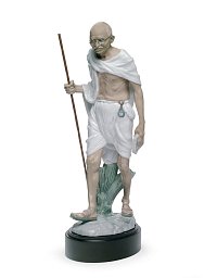 Фарфоровая статуэтка Махатмы Ганди Mahatma Gandhi Lladro 01008417