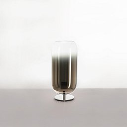 настольная лампа с матовым стеклянным плафоном овальной формы на металлической подставке
