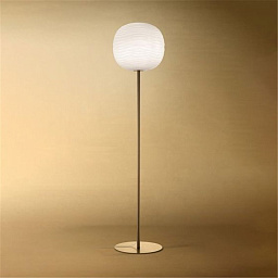 FN274013EG_10 Foscarini Gem торшер с плафоном из белого стекла и золотистой подставкой