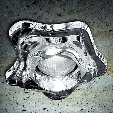 встраиваемый точечный светильник с прозрачным фигурным корпусом