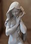 Фарфоровая скульптура обнажённой девушки под покрывалом Subtle Moonlight Lladro, лимитированная серия 01009332 — фото 3
