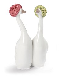 Фарфоровая статуэтка гусей Goossiping Lladro, красно-жёлтая шапочка 01009205