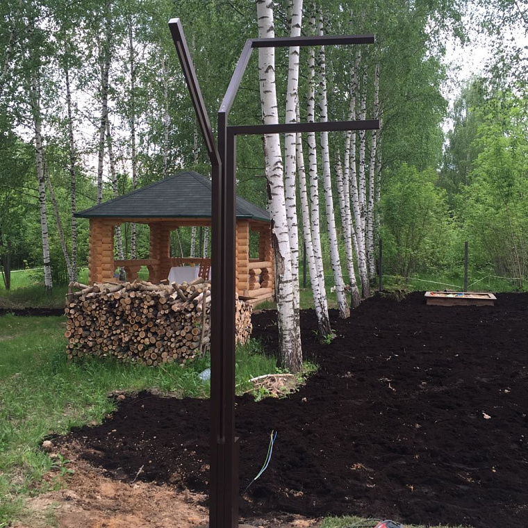 Высокий столб Pali Alto с тремя ответвлениями/