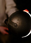 21611 New Works Sphere Переносная настольная лампа Adventure Light, тёмная бронза — фото 7