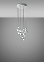 подвесной светильник с множеством алюминиевых цилиндрических модулей