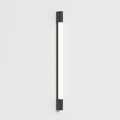 настенный светильник вытянутой формы с чёрным корпусом