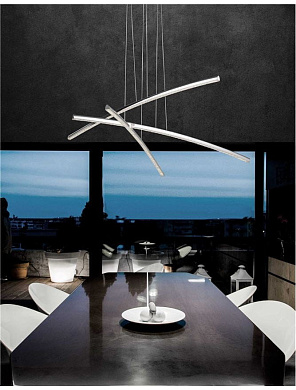 подвесной светильник с перекрещивающимися линейными модулями из алюминия