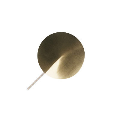 настенный светильник с круглой пластиной золотистого оттенка