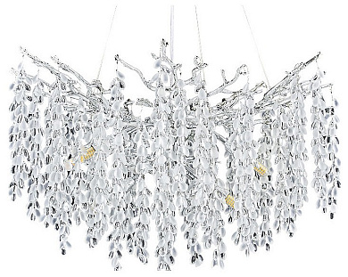 подвесная люстра с металлическим основанием серебряного цвета и кристаллами в несколько рядов