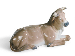 1001390 Lladro Calf фарфоровая фигурка телёнка, лежащего на боку