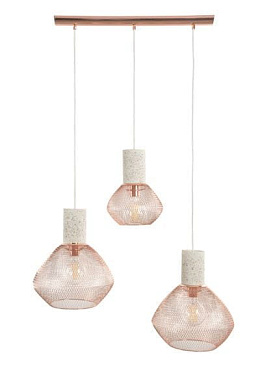 подвесной светильник с тремя розовыми стеклянными плафонами
