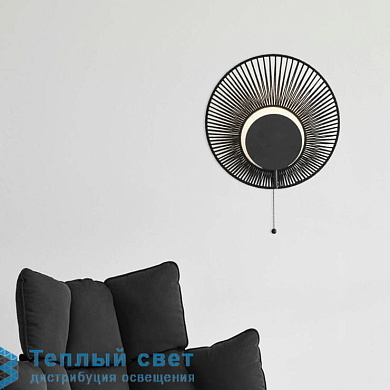 настенный светильник с круглым плафоном радиальной формы