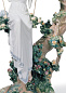 1001901 Lladro Living In A Dream фарфоровая статуэтка женщины в арке, украшенной цветами — фото 1