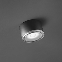 уличный потолочный светильник цилиндрической формы с углом света 40°, обеспечивает мягкое заливающее освещение