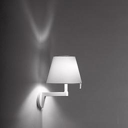 0721010A Artemide Melampo настенное бра с конусным абажуром на металлическом основании