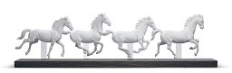 01009086 Lladro Movement фарфоровая скульптура четырёх скачущих лошадей