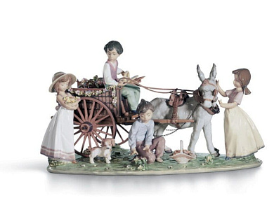 ENCHANTED OUTING CHILDREN Фарфоровый декоративный предмет Lladro 1001797