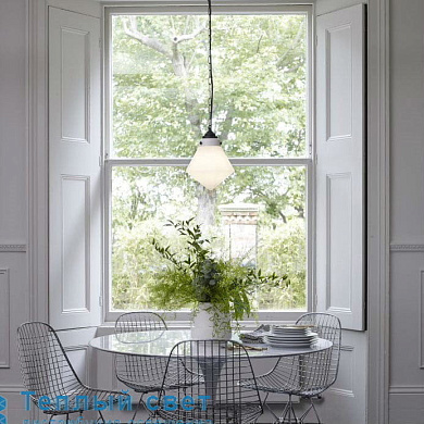 уличный подвесной светильник с шарообразным стеклянным плафоном