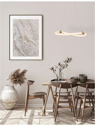 подвесной светильник с белыми плафонами и золотым каркасом