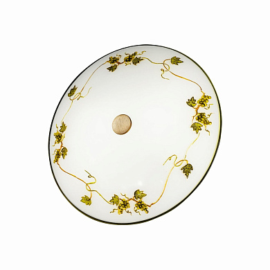 потолочный светильник с растительным орнаментом и тремя лампами