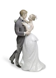 Фарфоровая статуэтка пары в свадебном вальсе Lovers' Waltz Lladro 01008509