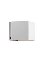 настенный светильник белого цвета с прямоугольным корпусом