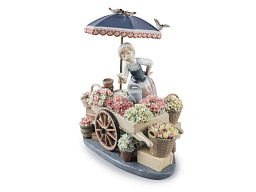 1001454 Lladro Flowers Of The Season фарфоровая статуэтка женщины с зонтом и корзиной цветов