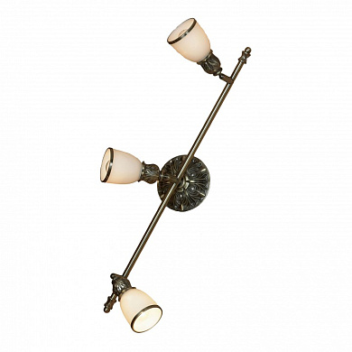 трёхламповый потолочный светильник с антикварной бронзовой арматурой