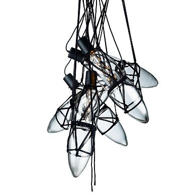 подвесной светильник с пятью плафонами в сетчатом корпусе