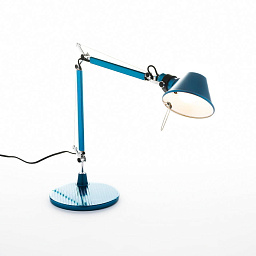A011850 Artemide Tolomeo настольная лампа с регулируемой штангой и синим металлическим плафоном