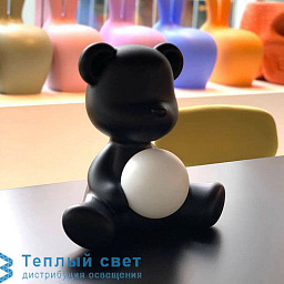 25001BL Qeeboo Teddy girl ночник в форме медведицы с шарообразным источником света