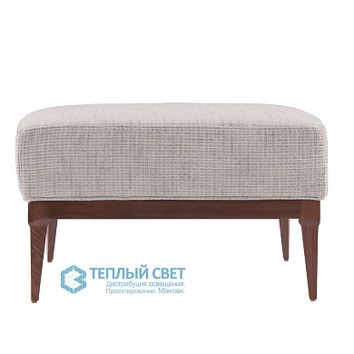 пуф с обивкой из светлой ткани с геометрическим рисунком и деревянными ножками