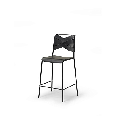 2497-1000 Torso Design House Stockholm Высокий барный стул с чёрным сиденьем и металлическими ножками