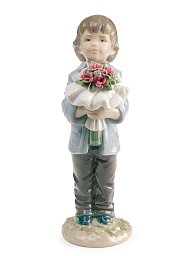 Фарфоровая статуэтка ребёнка с букетом гвоздик You Deserve The Best Lladro 01008504