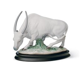 Фарфоровая статуэтка быка The Ox Lladro 01008369