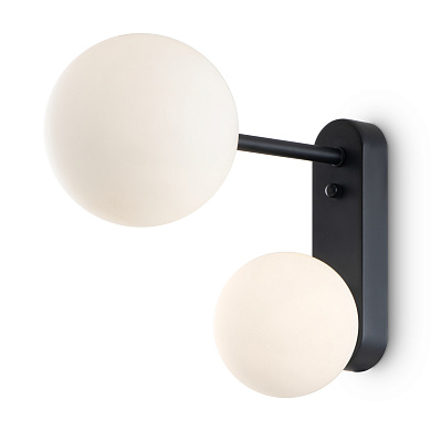 настенный светильник с двумя белыми шарами на черном основании