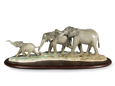 WE FOLLOW IN YOUR STEPS ELEPHANTS Фарфоровый декоративный предмет Lladro 1009388