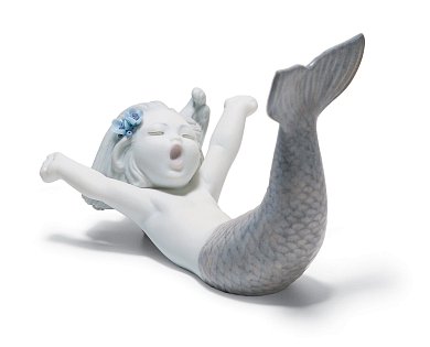 Фарфоровая статуэтка русалки с цветком в волосах Waking up at Sea Lladro 01018113