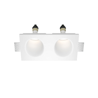 встраиваемый потолочный светильник на две лампы белого цвета