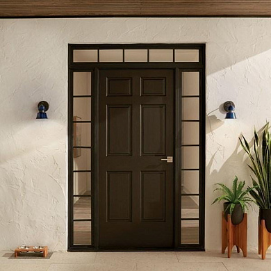 уличный настенный светильник с синим корпусом и белым плафоном